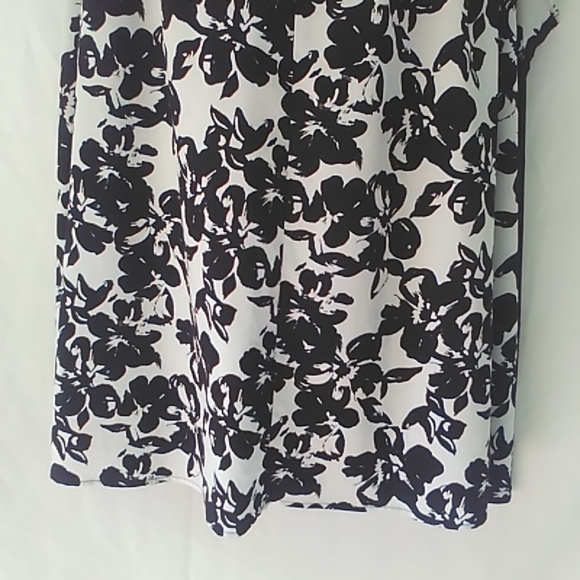 Lane Bryant Sleeveless Black and White Floral Top - Picture 3 of 12